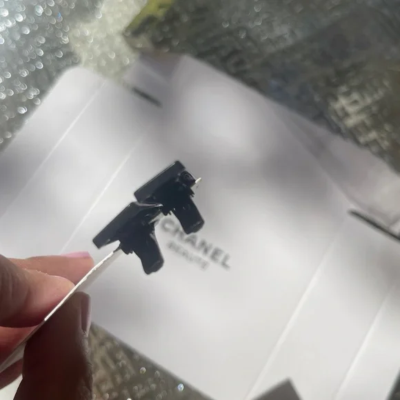 🌺New With Box Chanel Beauty Hair Clip Gift Set 2 Pcs Rare Item Black🌺 - Picture 13 of 13